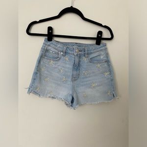 Kids Light blue denim shorts with flower embroidery